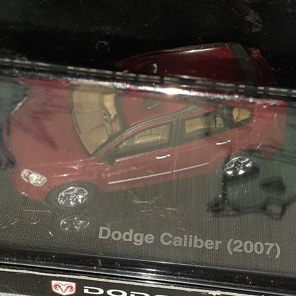 New Ricko Dodge Caliber 1/87 HO Scale Car 1:87 Maroon / Brown - Picture 2 of 3